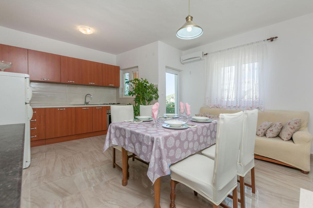 Apartments Jasna Омиш Экстерьер фото