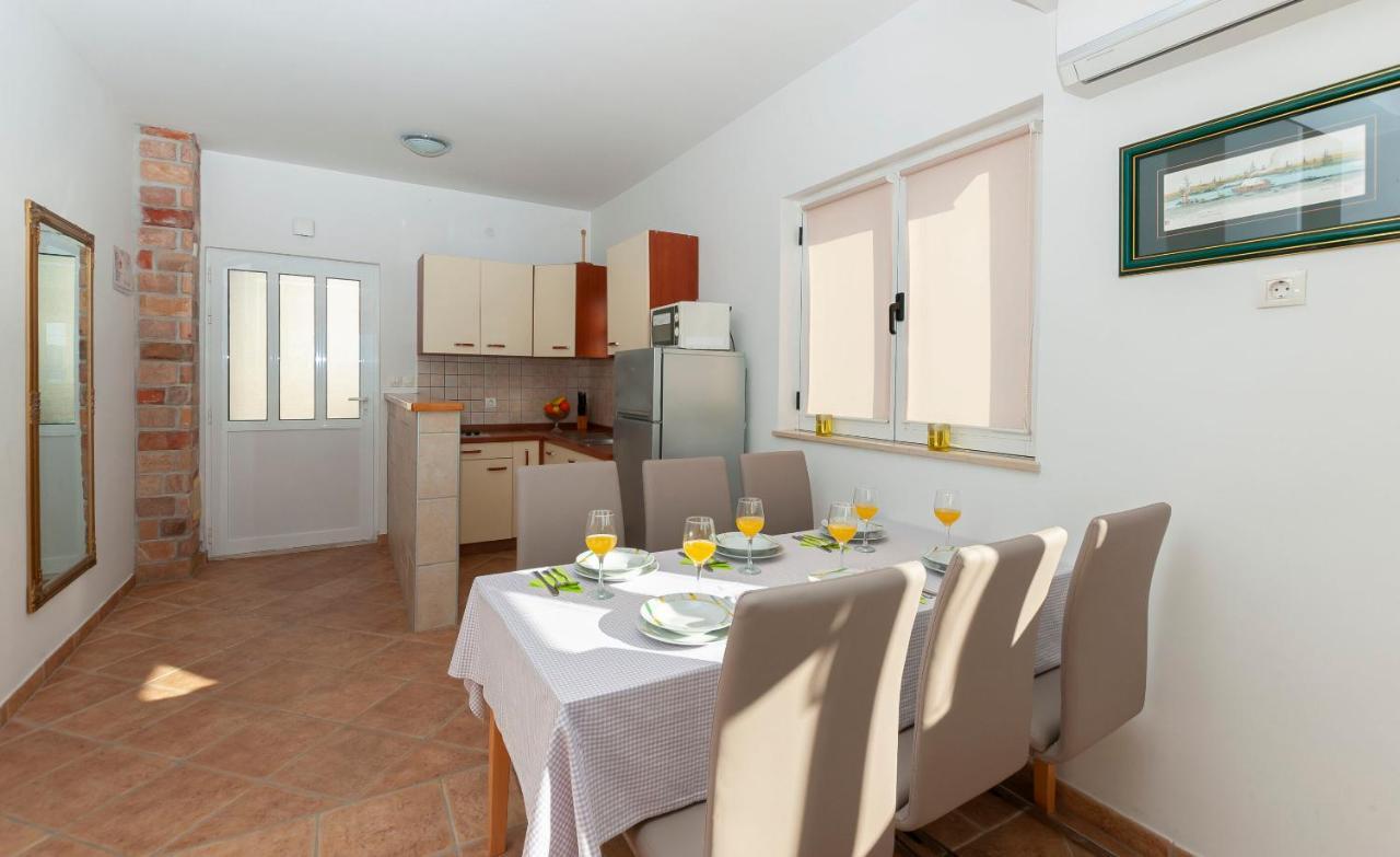 Apartments Jasna Омиш Экстерьер фото